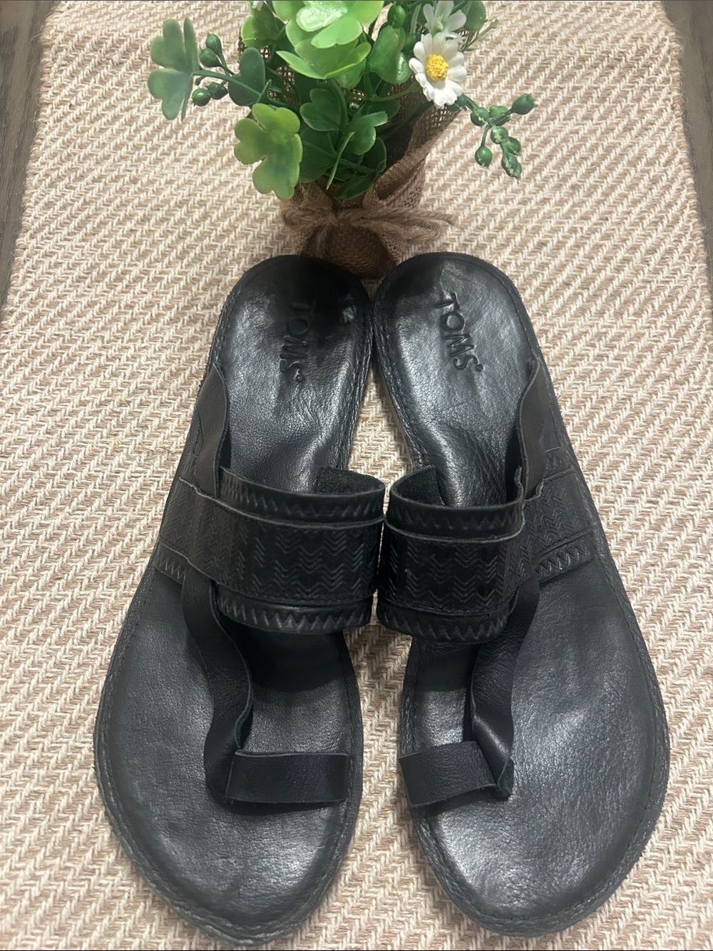 TOMS🩵Black LEATHER Toe-Loop Slip-On  Slide Sandals #300515🖤US Size 11/EURO 42.5